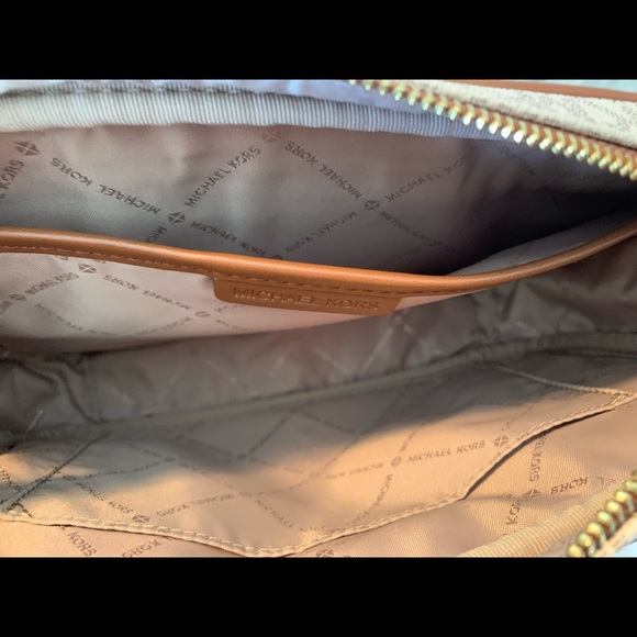 Michael Kors Aspen Limited Edition Crossbody - Picture 7 of 12